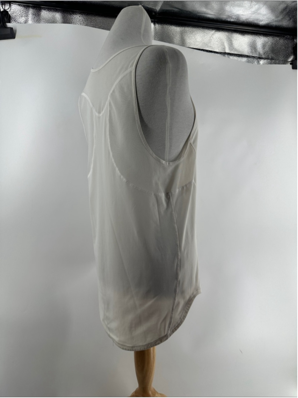 Lululemon Sculpt Tank II mesh panels flowy
White (First Release) sz sm - Picture 13 of 13